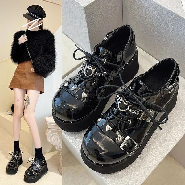 Chaussures habillées Style Punk Femme Plate-forme Talon Métal Rivet Dark Bat Mode Tendance Femmes Pompes Wedge Bottom Bourgogne Étudiant