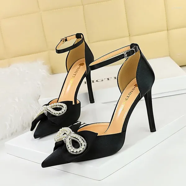 Chaussures habillées PVC Style Glitter strass de femme Pumps pour femmes Crystal Bowknot Satin Lady Silk High Heels Party 2024 Spring Size 34-43 Été