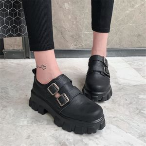 Zapatos de vestir PXELENA Creeper Tamaño grande 3445 Plataforma plana Punta redonda Hebilla Punk Rock Gótico Pisos Damas Negro Blanco 230823