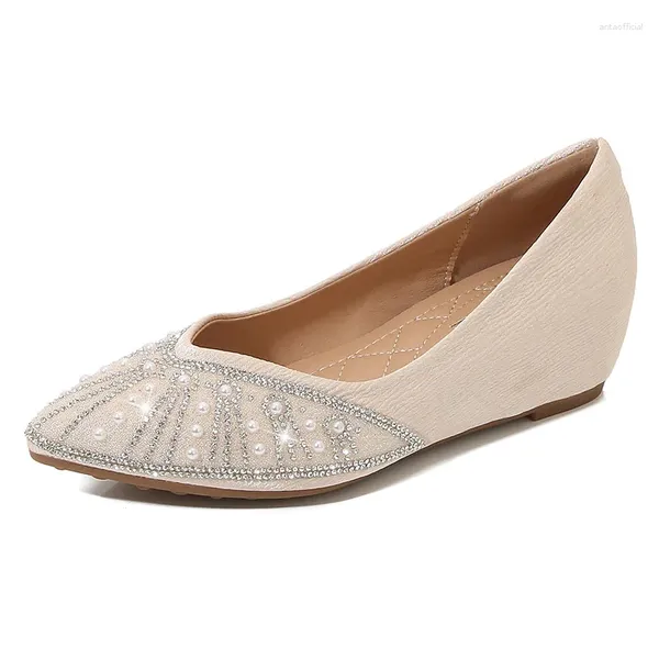 Robe chaussures qianshuyi 2024 femmes beige travail professionnel pointu décor de perles talon épais slip-on simple