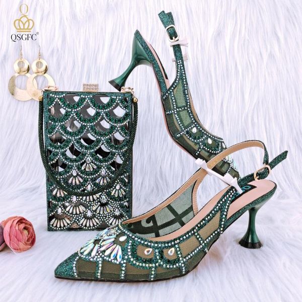 Zapatos de vestir QSGFC Moda Tela de brillo verde Patrón de escamas de pescado Diseño hueco Tacones altos Fiesta Damas y bolsa