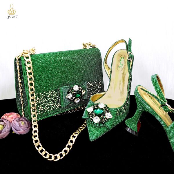 Zapatos de vestir QSGFC Diseño italiano Noble Bolsa tridimensional de doble propósito y zapatos de tacón para damas Material brillante para la fiesta de bodas de Nigeria