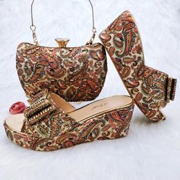 Kledingschoenen QSGFC Italiaans design bruiloft damesschoen en tas set goudkleur dames hel goede prijs Nigeriaanse sandaal voor feest