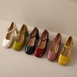 Chaussures habillées rouge vert jaune talons épais Mary Jane chaussures femmes boucle sangle bout carré pompes femme Med Heele pu chaussures en cuir femme 231023
