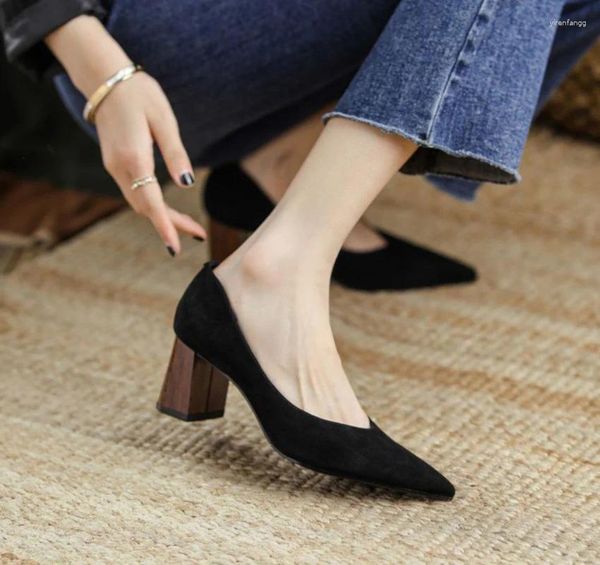 Robe chaussures rétro noir femme chaussure classique pointu bois grain épais talon pompes dames unique peu profond simple conception bureau carrière