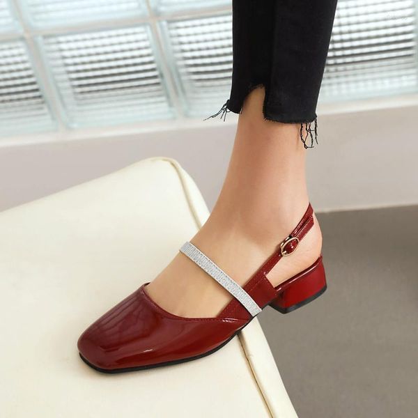 Chaussures habillées rétro bout fermé boucle arrière sangle dames sandales été 2023 bloc épais gros talons Med noir vin rouge loisirs femmes