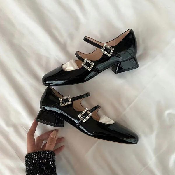 Chaussures habillées strass rétro avec Mary Jane 2024 Bouche peu profonde carrée boucle noire en cuir breveté épais talon