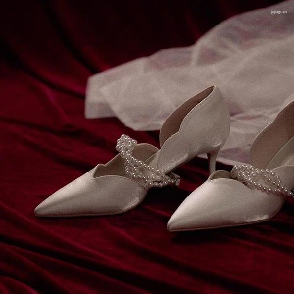 Chaussures habillées rétro blanc satin v coupe high talon perles de perles