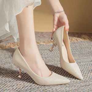 Chaussures habillées Rimocy Bling Gold Silver Pompes à bout pointu Femmes Strassthone Talons fins Chaussures de mariage Femme 2023 Chaussures à talons hauts peu profonds