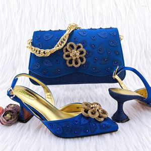 Chaussures habillées bleu Royal sac fourre-tout de banlieue pour femmes matures et coutures couleur assortie talons hauts Nigeria dames ensembles de fête