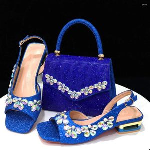 Dress Shoes Royal Blue Woman en Bag Set om African Ladies Summer Sandalen te matchen met handtas onderste hakken Femmes Sandales Clutch CR388