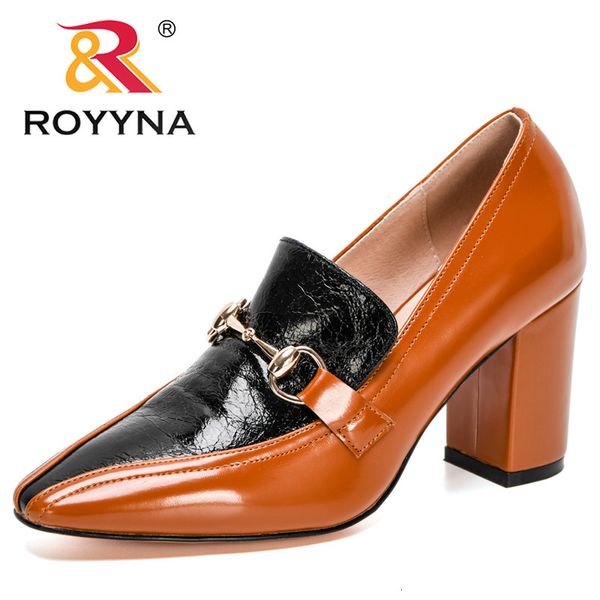 Chaussures habillées ROYYNA Designers Métal Decration Pompes Femmes Peu Profondes Talon Haut Chaussures Habillées Formelles Dames Élégantes Chaussures De Bureau Feminimo 230404