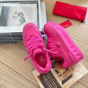 Chaussures habillées Courir des baskets en peau de mouton Designer Girl Boy Casual Shoe Outdoor Noir Blanc Rose Run Entraîneur Randonnée Tennis Basketball LadyH240312