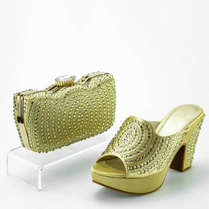 Dress Shoes Runway Luxe trouwpompen hakken met portemonnee Italiaanse stijlvolle schoen- en tassen Set koppeling bijpassende dame