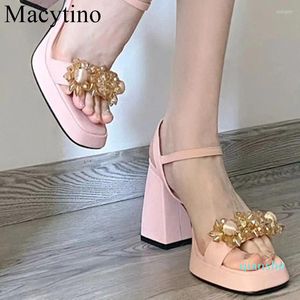 Chaussures Habillées Sandales Femmes 2023 Cuir Fée Style Mot Avec Strass Fleurs Rose Talons Hauts