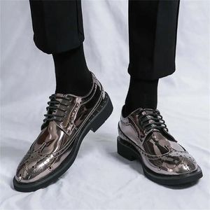 Kledingschoenen semi -formeel met banden herenmerken mannen elegante man sneakers sport vietnam shoose top verkoop resell merknaam