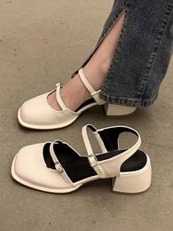 Zapatos de vestir Sepatu sandalia ujung bulat anti selip wanita sepatu kasual pantai beronga desain Corea elegan musim panas 2023 230516