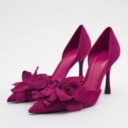 Kledingschoenen Sepatu Wanita Musim Panas Keluaran Baru 2023 Pesta Hak Stiletto Ikatan Silang Sandal Seksi Unik Renda Bunga Merah Solid 230425