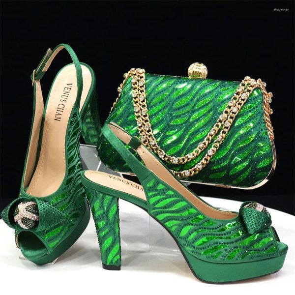 Zapatos de vestir Lentejuelas Excelente 2024 Especial Fluorescente Color Verde Sandalias de tacón alto Martching Handal Bag para fiesta Mujer