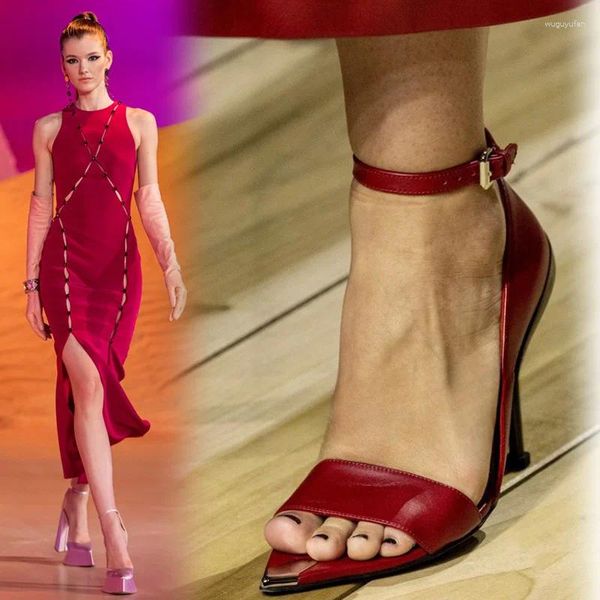 Zapatos de vestir Sexy Metal Abierto Punta puntiaguda Stiletto Tallas grandes Sandalias Simple Hebilla de una línea Etiqueta de pasarela Mujeres Tacones altos rojos