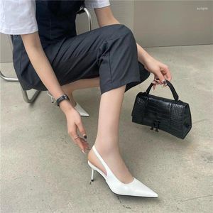 Robe chaussures sexy pointues femmes sandales de luxe designer talons hauts pompes de fête de mode classique en cuir été 2023 stilettos