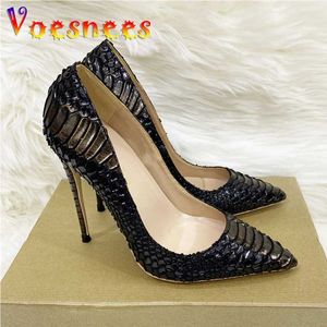 Zapatos de vestir Piel de serpiente sexy Tacones altos con dibujos 12 cm Tacón delgado Boca poco profunda Solo relieve suave Cuero Punta puntiaguda Bombas para mujer H240325