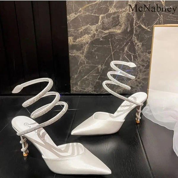 Zapatos de vestir Sandalias de mujer con diamantes de agua en forma de serpiente de gamuza sexy Dos alturas 7 cm y 9 cm Rojo Blanco Punta puntiaguda Stiletto Tacón alto