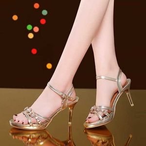 Chaussures habillées Sandales d'été sexy Femmes Gold High Heels Platform Peep Toe HEEL SANDALIA FEMININA559 H240516