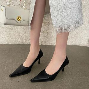 Zapatos de vestir Bombas de mujer sexy 2024 Llegadas Negro Blanco PU Patente Cuero Otoño Primavera Oficina Mujer Tamaño 35-39