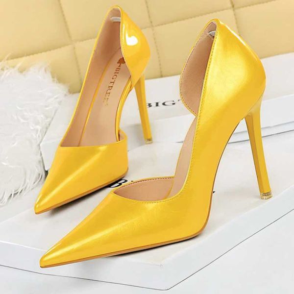 Chaussures habillées Chaussures nouveau cuir verni femmes pompes jaune talons hauts mode chaussures de mariage talon aiguille 11 cm chaussures de fête sexy femme G230130