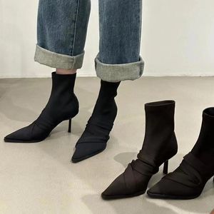 Chaussures habillées Femmes courtes 2024 Automne et hiver féminine mince