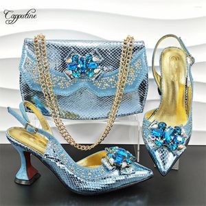 Zapatos de vestir para mujeres y bolsas de color azul cielo para que coincidan con las bombas de damas africanas con bolsas de tacones altos sandalias Escarpins femme mm1150