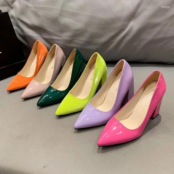 Zapatos de vestir SLTNX Tamaño grande 41-43 Tacones altos desnudos Primavera de mujer Color caramelo grueso Charol puntiagudo 10 cm Boca ligera Solo