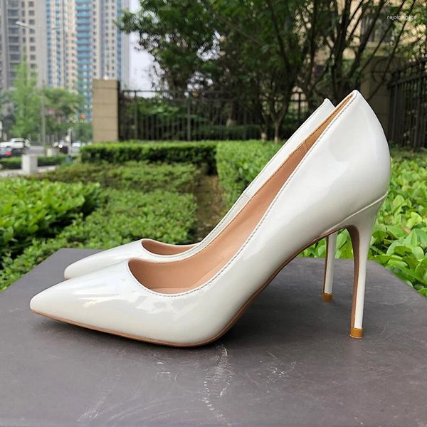 Chaussures habillées femmes blanches massives brevets brillants