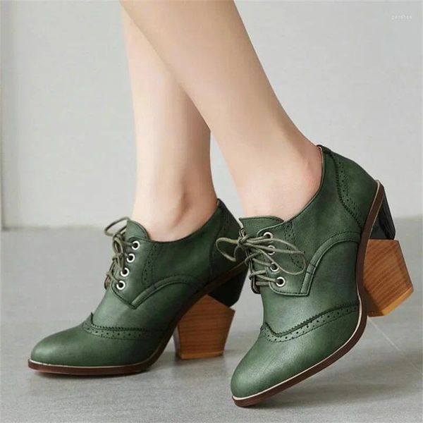 Zapatos de vestir de forma especial de tacón alto de cuero pequeño retro Brock College estilo británico bomba zapato brogue poco profundo botas cortas para mujer