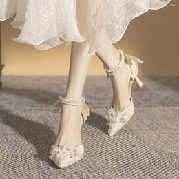 Chaussures habillées printemps et automne Bow creux talons hauts élégante chaîne de perles pointue princesse polyvalente pour les enfants