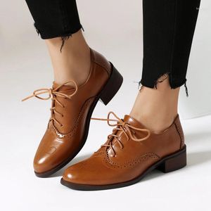 Kledingschoenen lente herfst oxfords voor vrouwen Britse stijl veter rond teen teen zwart witte vintage brogue flats vrouwelijke derby 47 48