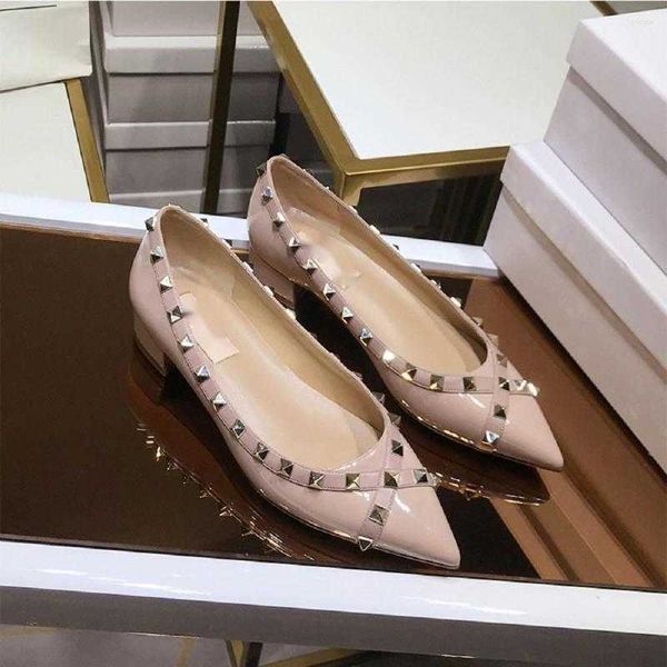 Robe chaussures printemps été bouche peu profonde saule clou style pointu mi-talon mode épais talons courts pour femmes