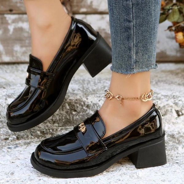 Scarpe eleganti Primavera Mocassini da donna Semplice stile inglese PU Pelle Moda Tacco alto Moneta d'oro Décolleté da donna retrò