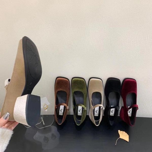 Zapatos de vestir de punta cuadrada para mujer, zapatos de tacón aterciopelados para oficina, hebilla de cinturón, tacones medios planos gruesos, Beige, marrón, verde, negro, rojo, otoño, primavera 39