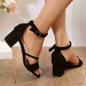 Chaussures habillées des femmes élégantes et confortables sandales à talons épais avec une sangle de cheville tressée et un design à bout ouvert - parfait pour toute occasion