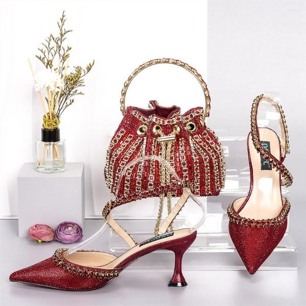 Zapatos de vestir Diseño clásico de verano Slingback Pumps Combina con bolso de mano en color vino Think Heels Africano de alta calidad para boda