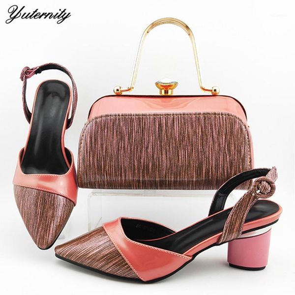 Zapatos de vestir Diseño de verano PU Cuero Color rosa y bolso Conjunto Moda italiana Tacones altos para combinar para boda