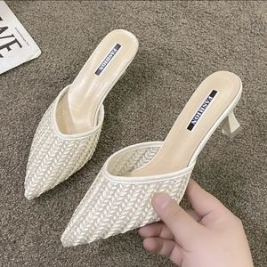 Zapatos de vestir Zapatillas elegantes de verano para mujer, medias zapatillas puntiagudas, sandalias de tacón medio con tacón de aguja para mujer, zapatos de mujer 231030
