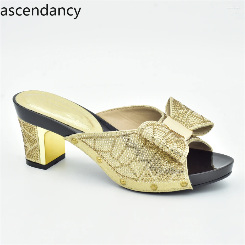 Kleiderschuhe Sommer High Heeled for Women Hochzeit Luxusdesigner Ladies Nigerian Party Pumps Eleganter Schuh