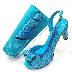 Chaussures habillées Sac de haute qualité de haute qualité Sac assorti des dames placés en bleu ciel pour une pompe de fête décontractée de femmes matures