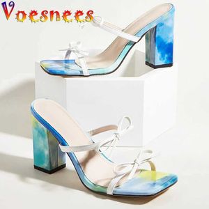 Chaussures de robe Summer Outdoor Porter des pantoufles fraîches 2022 Nouvelle tête carrée Sandales en ligne droite Bleu avec nœud papillon Talons hauts Femmes RS H240325