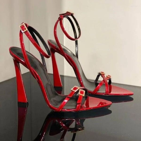 Zapatos de vestir Sandalias de verano Mujeres Una línea Correa Súper Tacón alto Tacones finos puntiagudos Banquete Rojo Simple