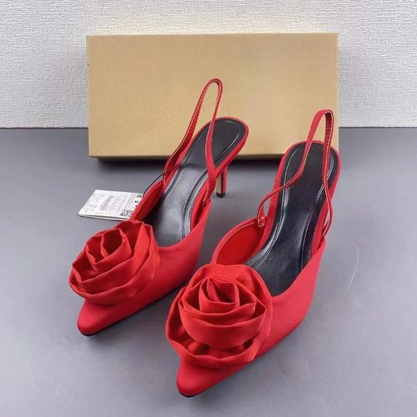 Zapatos de vestir en verano sandalias de tacón puntiagudas de mohor poco profunda para mujeres con correa de espalda de flores de rosa roja