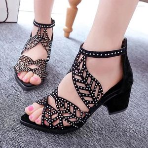 Chaussures de robe Été Femmes Sandales Découpe Strass Poisson Bouche Retour Zip Bloc Talon Haut Romain Sapatos De Mujer